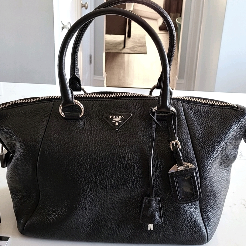 PRADA Vitello Daino Large Leather Nero